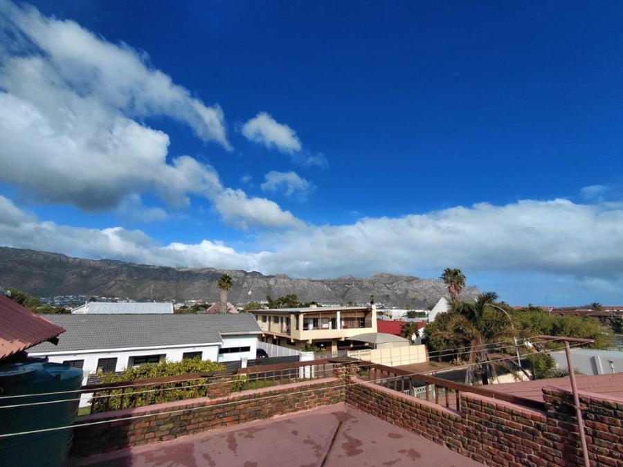 7 Bedroom Property for Sale in Gordons Bay Central Western Cape